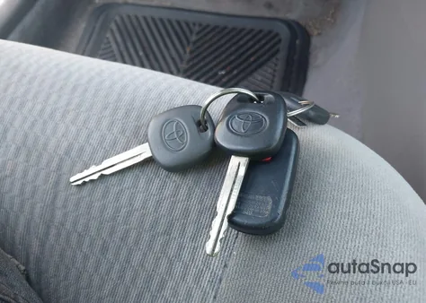 2005 Toyota Corolla Le z USA, uszkodzony, nr VIN 2T1BR30E05C345487